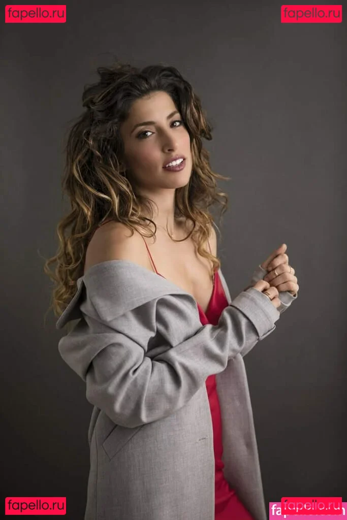 Tania Raymonde Onlyfans Photo Gallery 