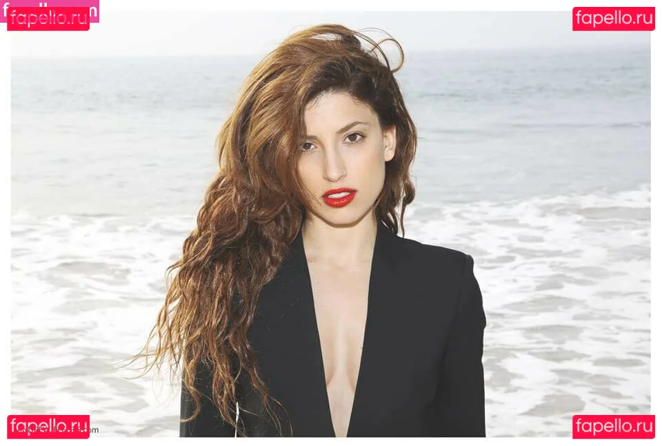 Tania Raymonde Onlyfans Photo Gallery 