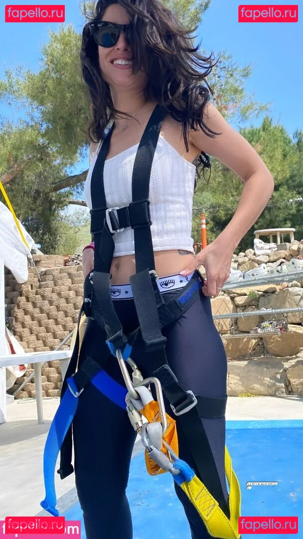 Tania Raymonde Onlyfans Photo Gallery 