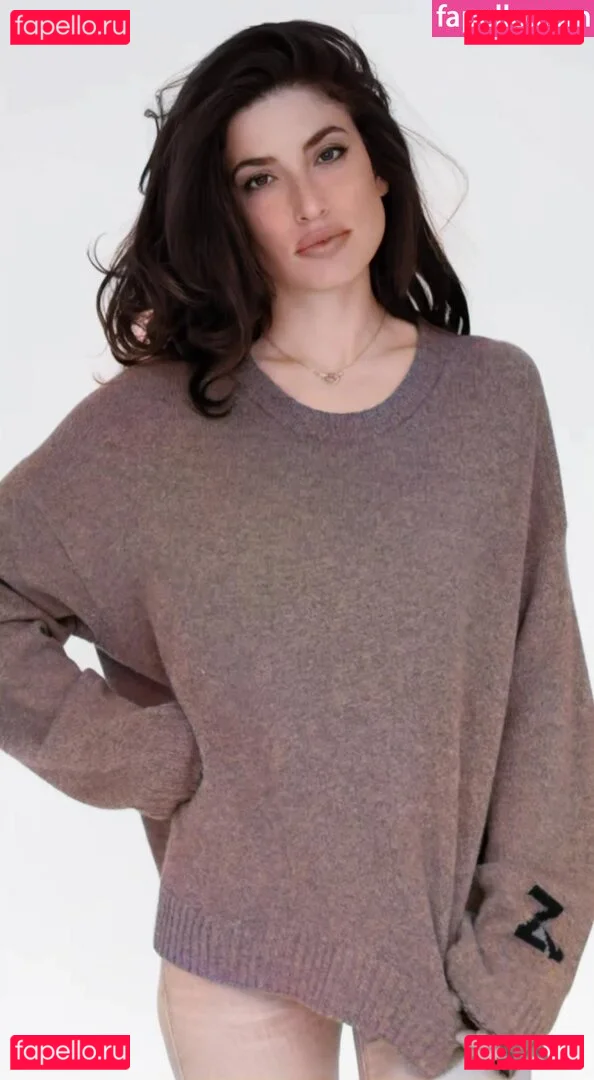 Tania Raymonde Onlyfans Photo Gallery 