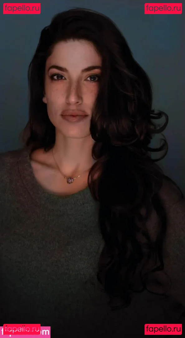 Tania Raymonde Onlyfans Photo Gallery 