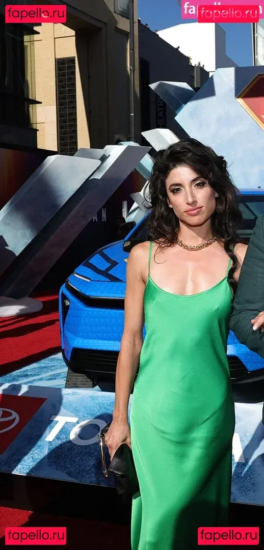 Tania Raymonde Onlyfans Photo Gallery 