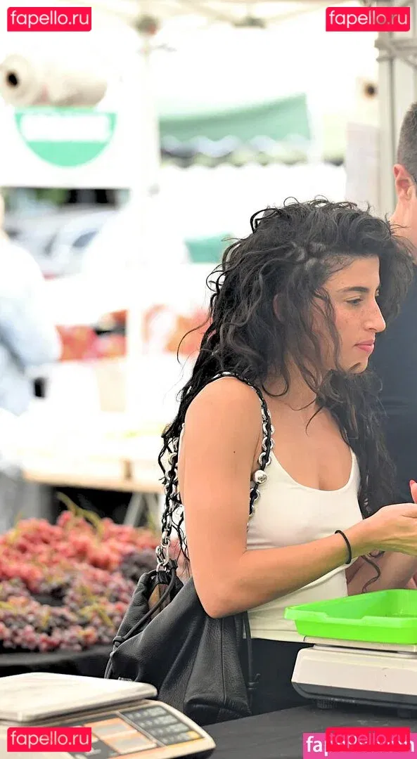 Tania Raymonde Onlyfans Photo Gallery 