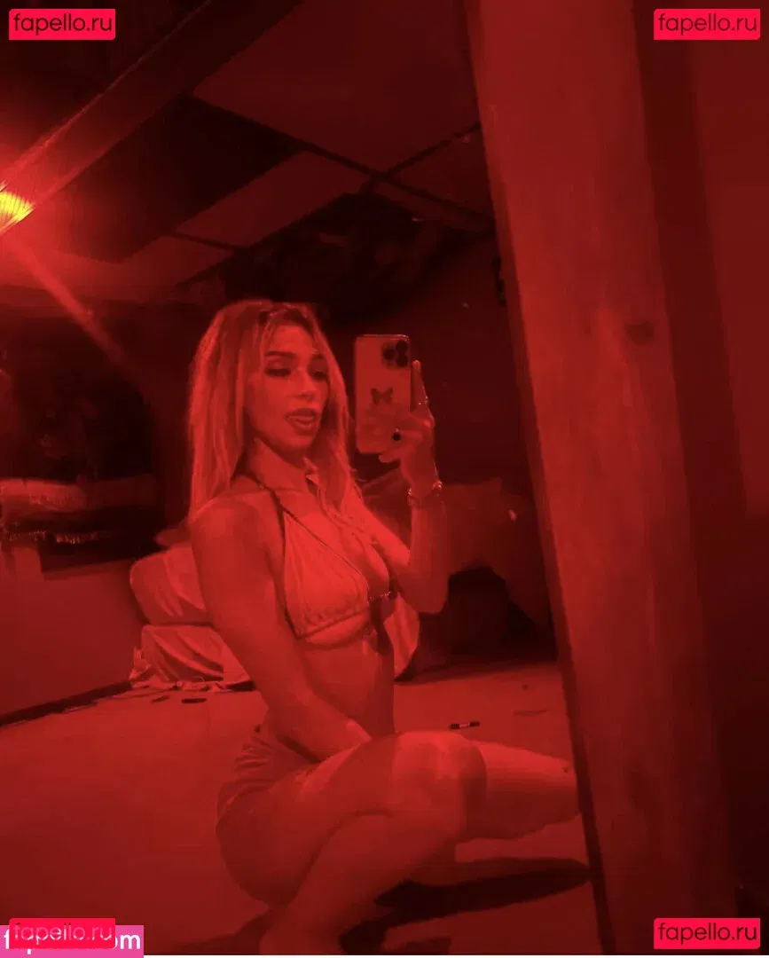 aliaremyinitials Onlyfans Photo Gallery 