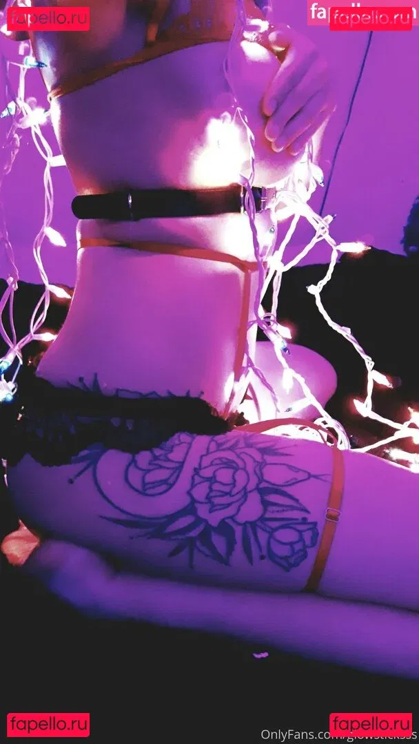 glowsticksss Onlyfans Photo Gallery 
