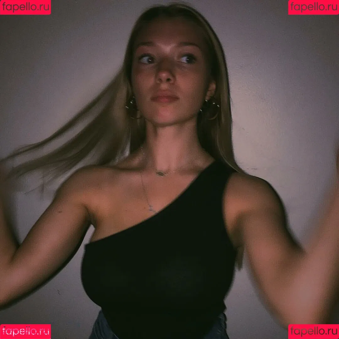 Sara Brooks Onlyfans Photo Gallery 