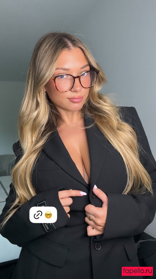 Sara Brooks Nude Onlyfans Photo 21