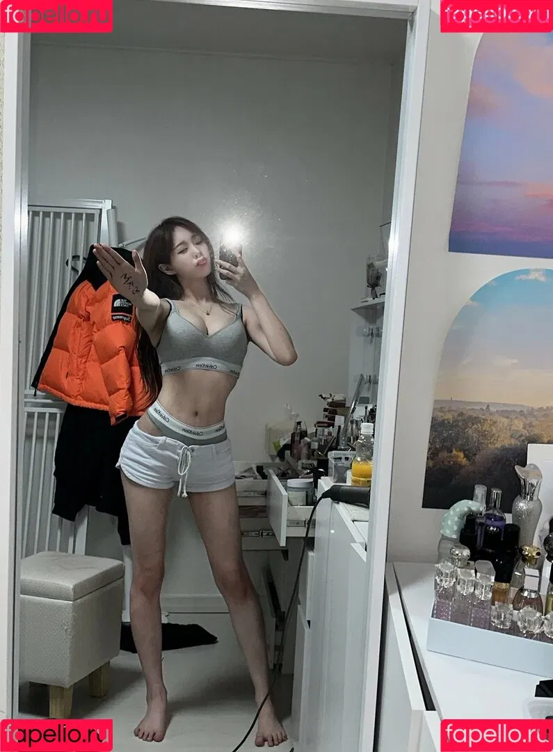 woohankyung Onlyfans Photo Gallery 