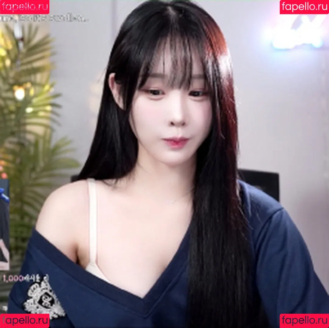woohankyung Onlyfans Photo Gallery 
