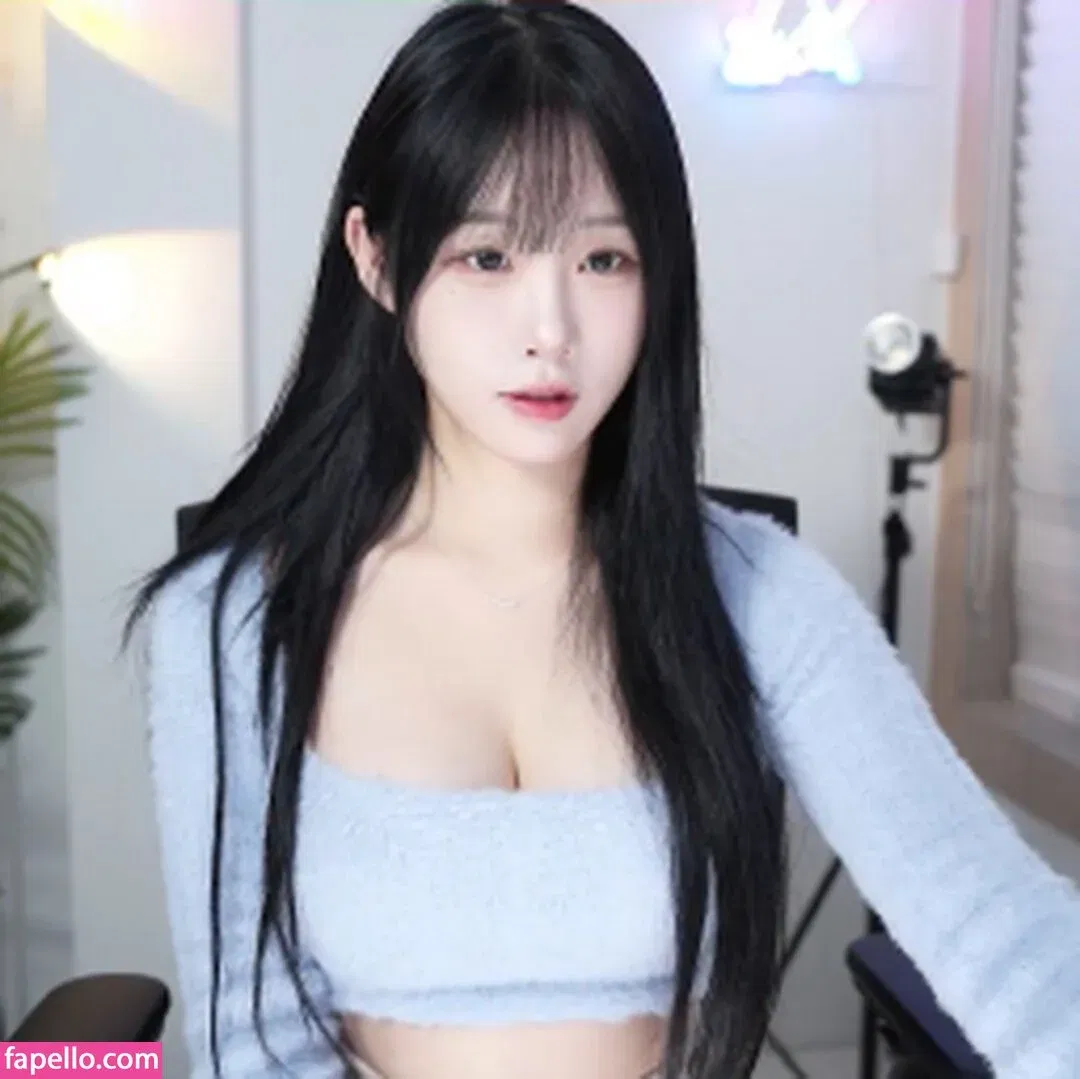 woohankyung Onlyfans Photo Gallery 