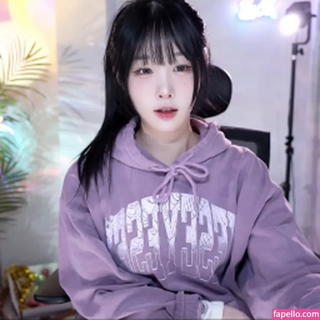 woohankyung Onlyfans Photo Gallery 