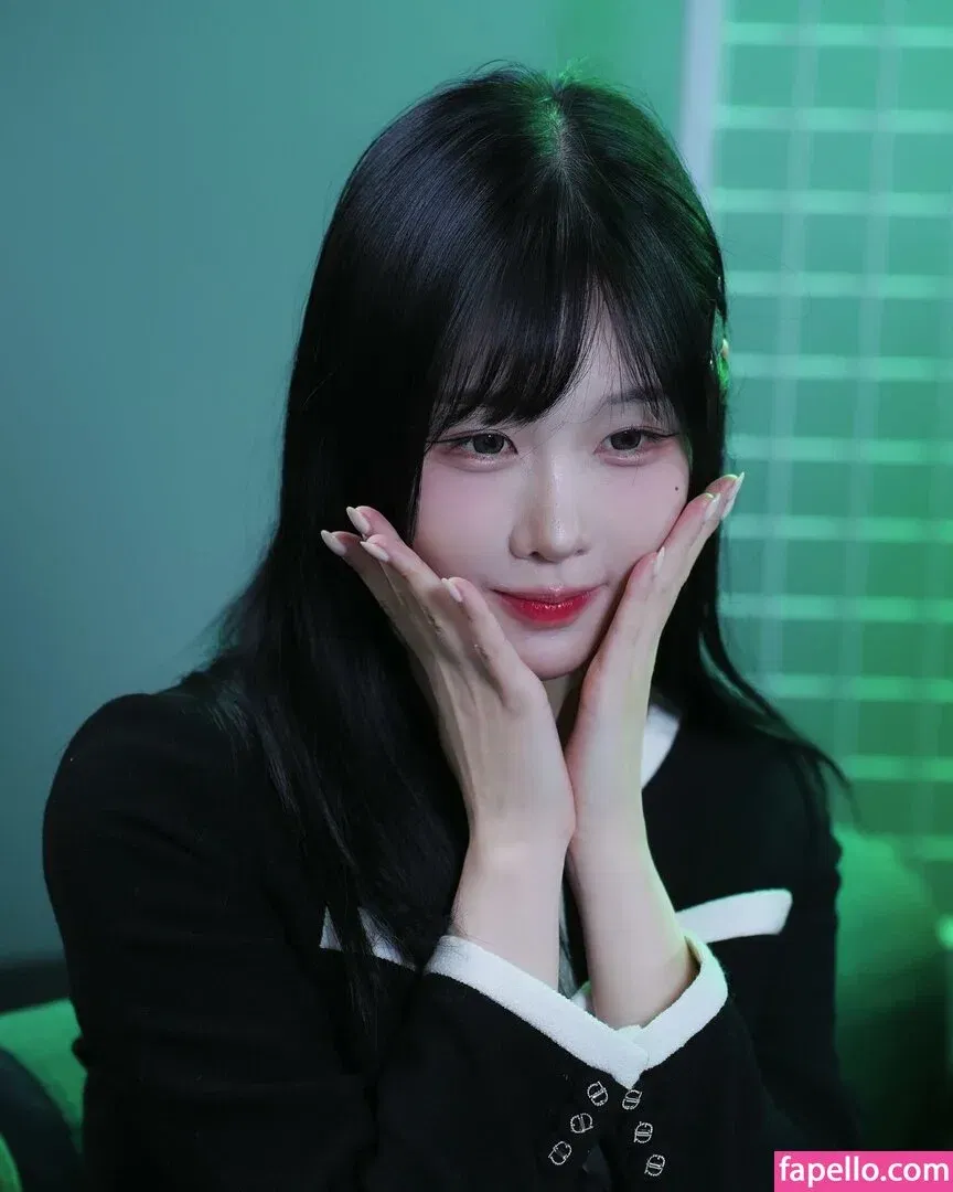 woohankyung Onlyfans Photo Gallery 