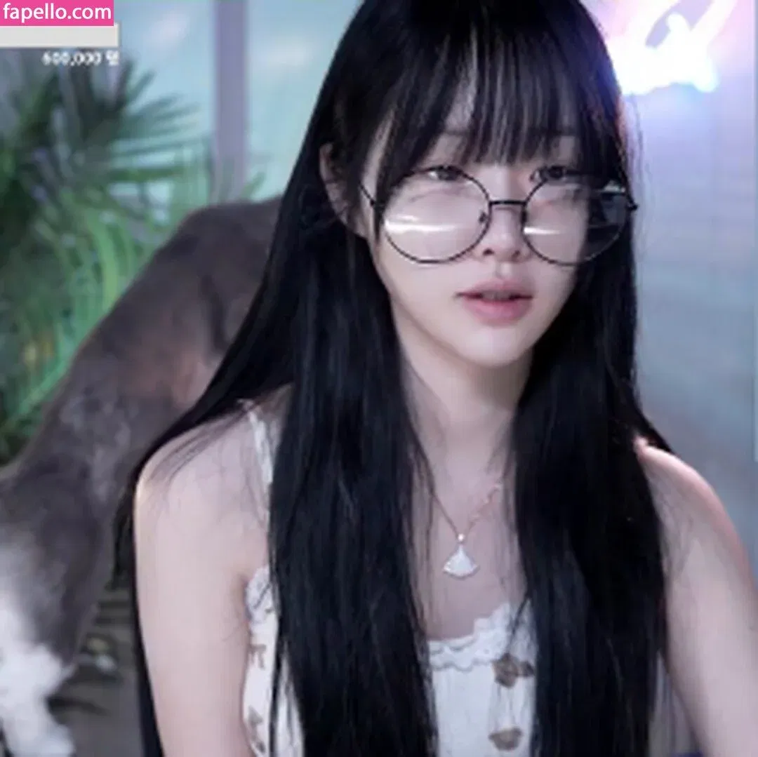 woohankyung Onlyfans Photo Gallery 