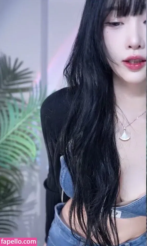 woohankyung Onlyfans Photo Gallery 