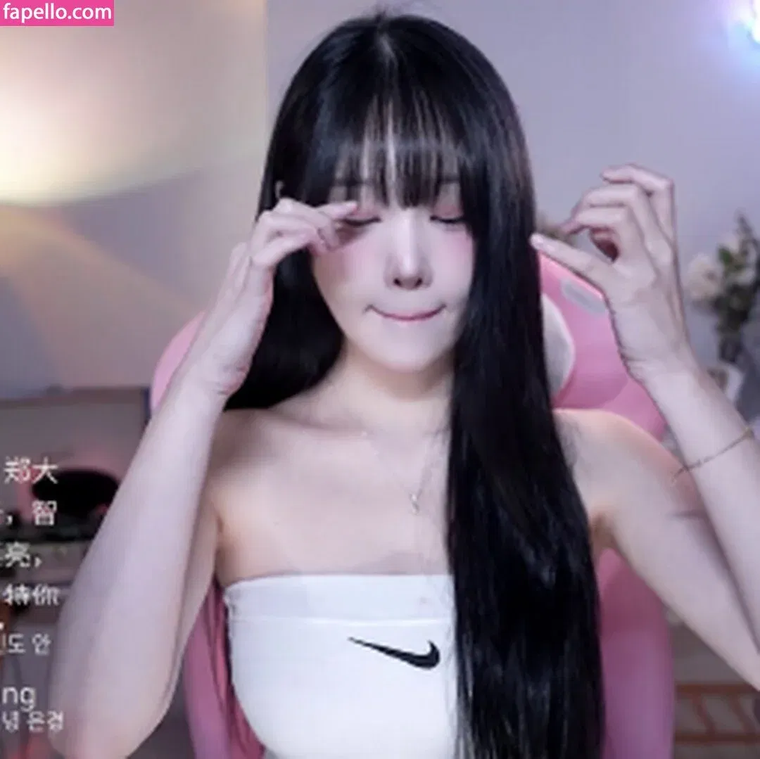 woohankyung Onlyfans Photo Gallery 