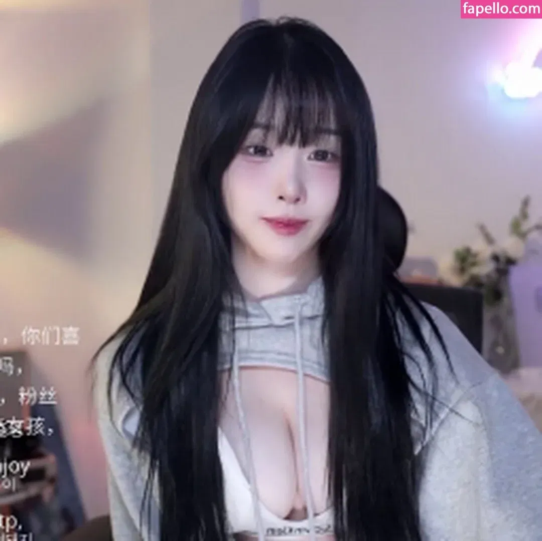 woohankyung Onlyfans Photo Gallery 