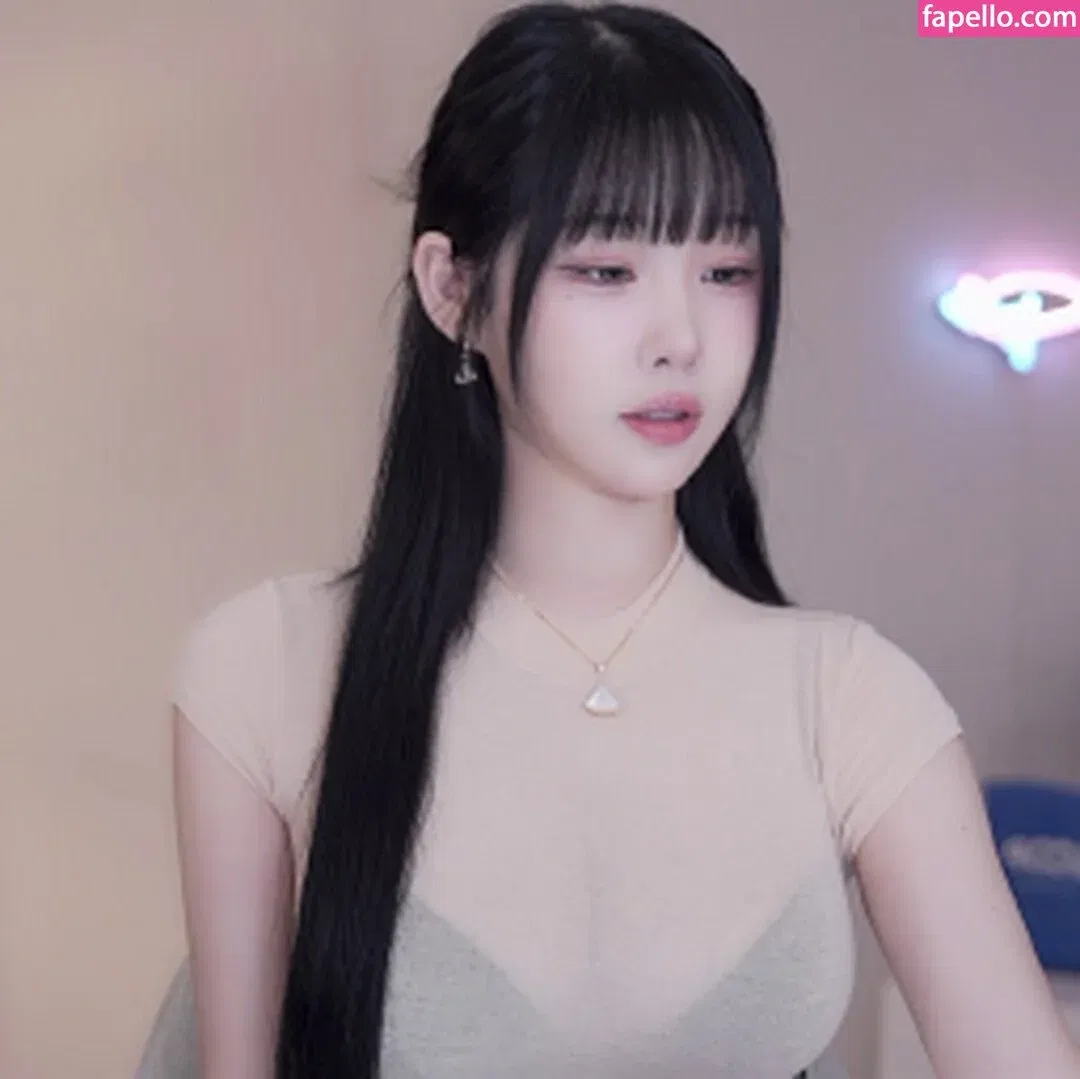 woohankyung Onlyfans Photo Gallery 