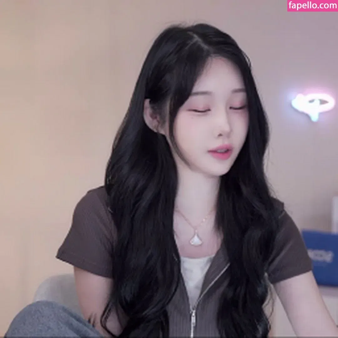 woohankyung Onlyfans Photo Gallery 