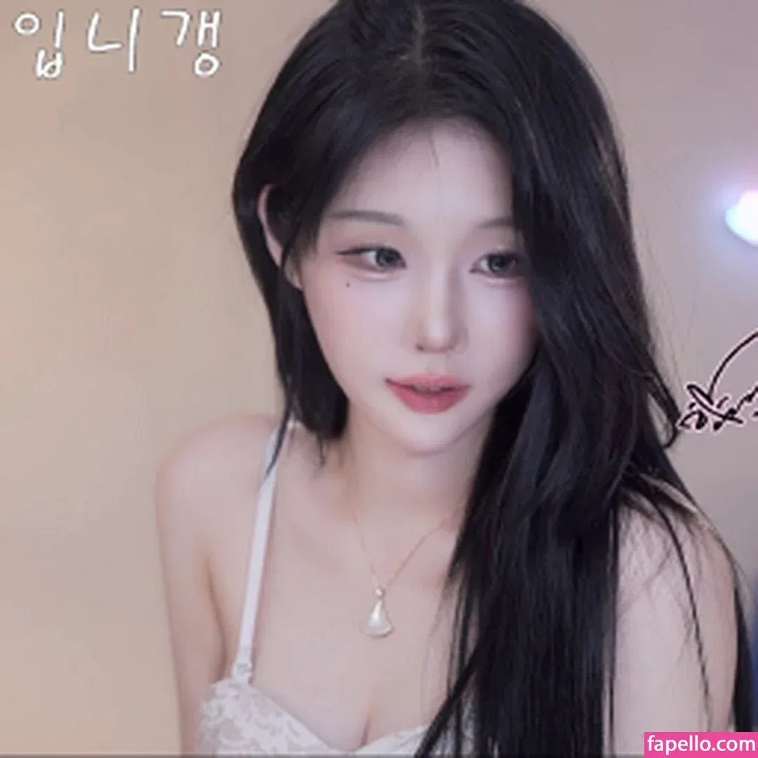 woohankyung Onlyfans Photo Gallery 