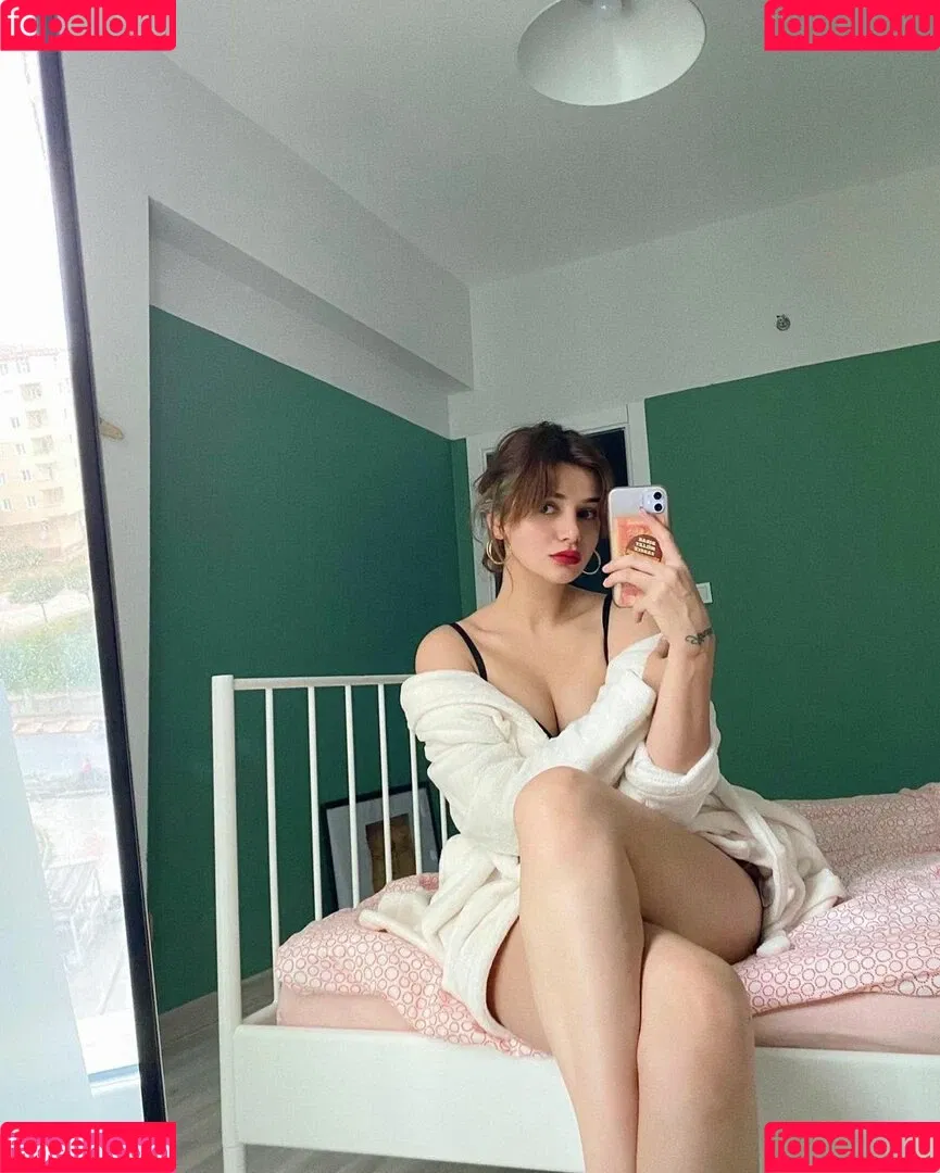 Buse Yılmaz Onlyfans Photo Gallery 