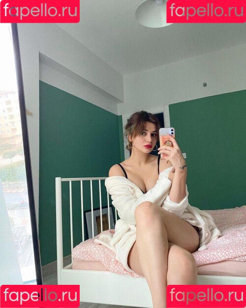 Buse Yılmaz Onlyfans Photo Gallery 