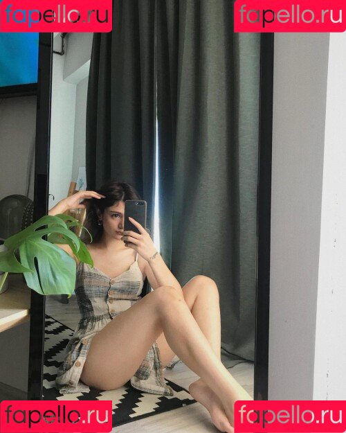 Buse Yılmaz Onlyfans Photo Gallery 