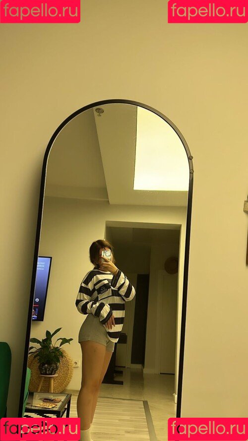 Buse Yılmaz Onlyfans Photo Gallery 