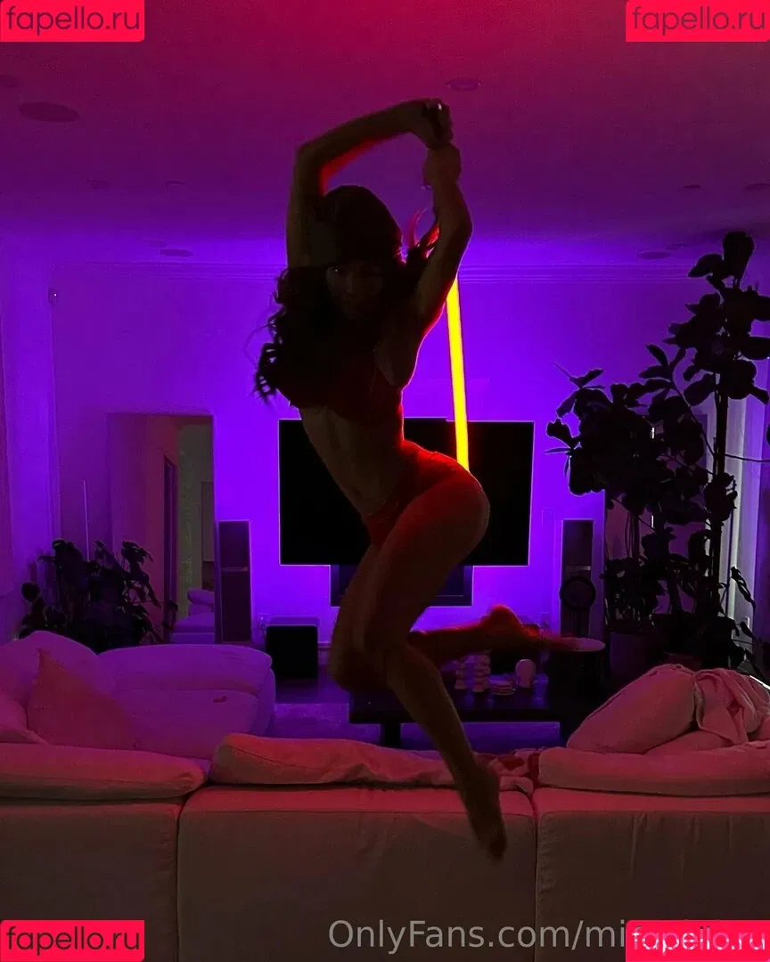 Mira Onlyfans Photo Gallery 