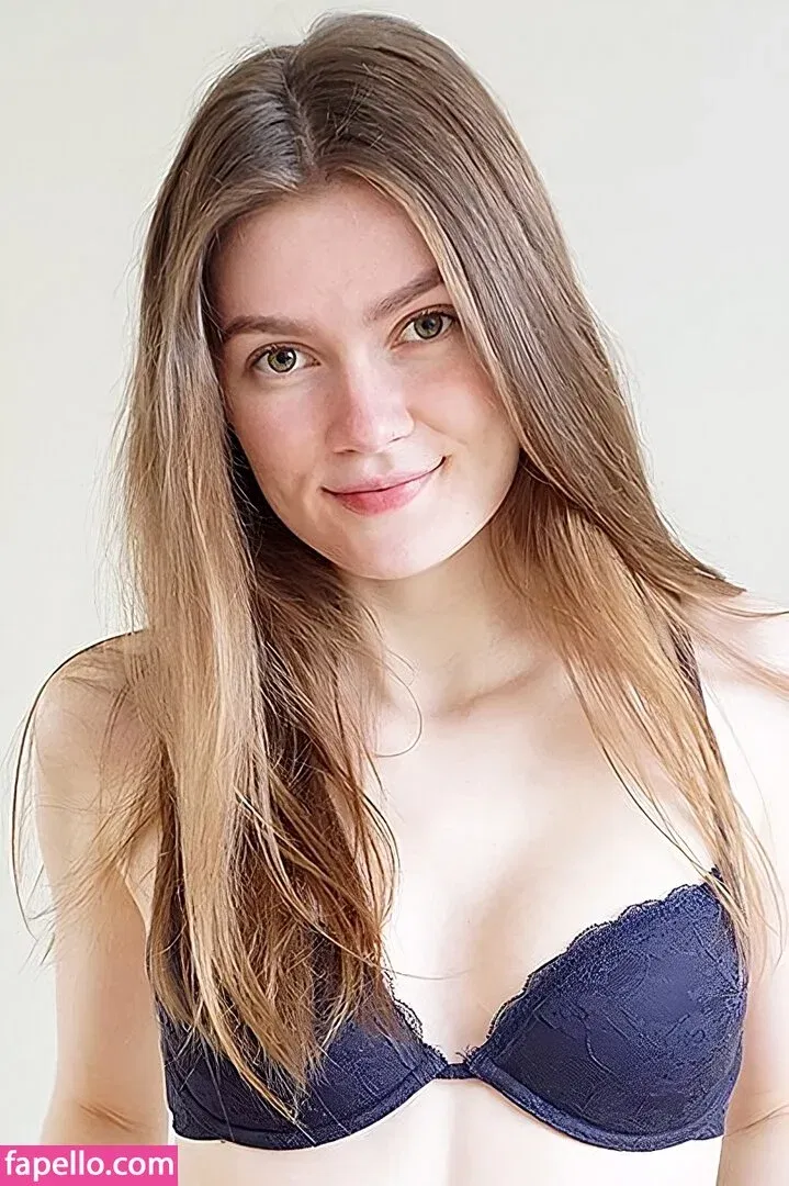 Mira Onlyfans Photo Gallery 