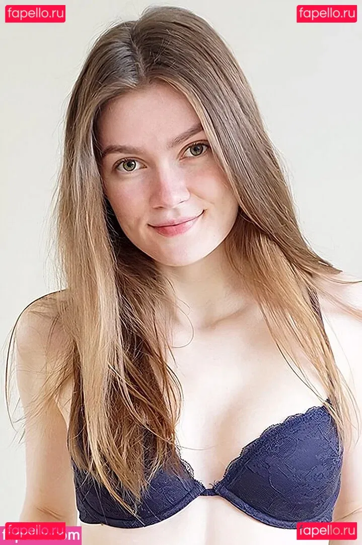 Mira Onlyfans Photo Gallery 