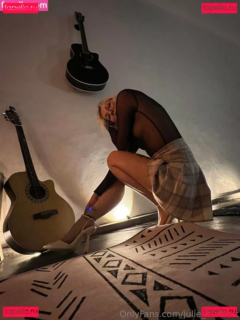 Julie Hielbert Onlyfans Photo Gallery 