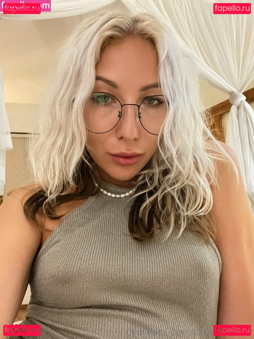 Julie Hielbert Onlyfans Photo Gallery 