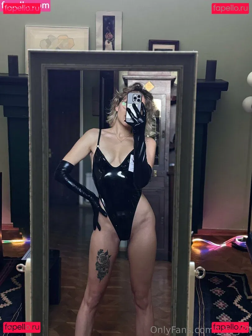 Julie Hielbert Onlyfans Photo Gallery 