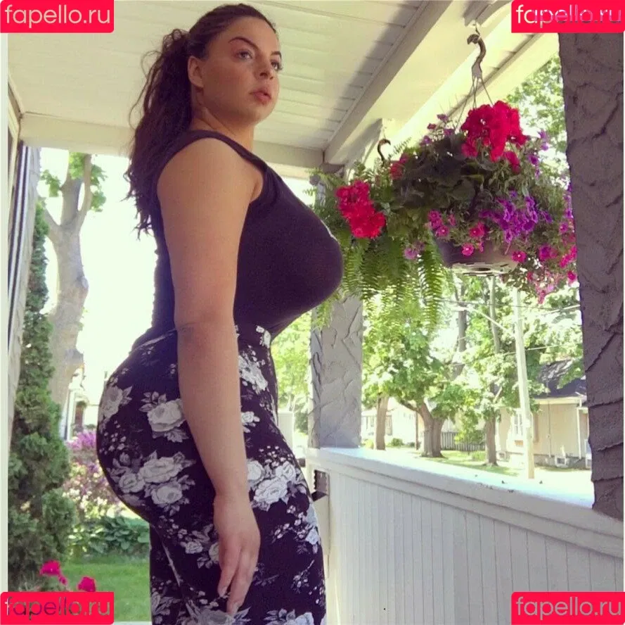 iloveteniah Onlyfans Photo Gallery 