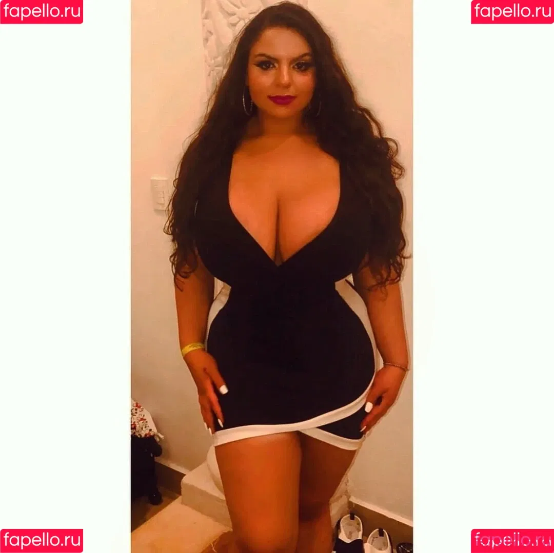 iloveteniah Onlyfans Photo Gallery 