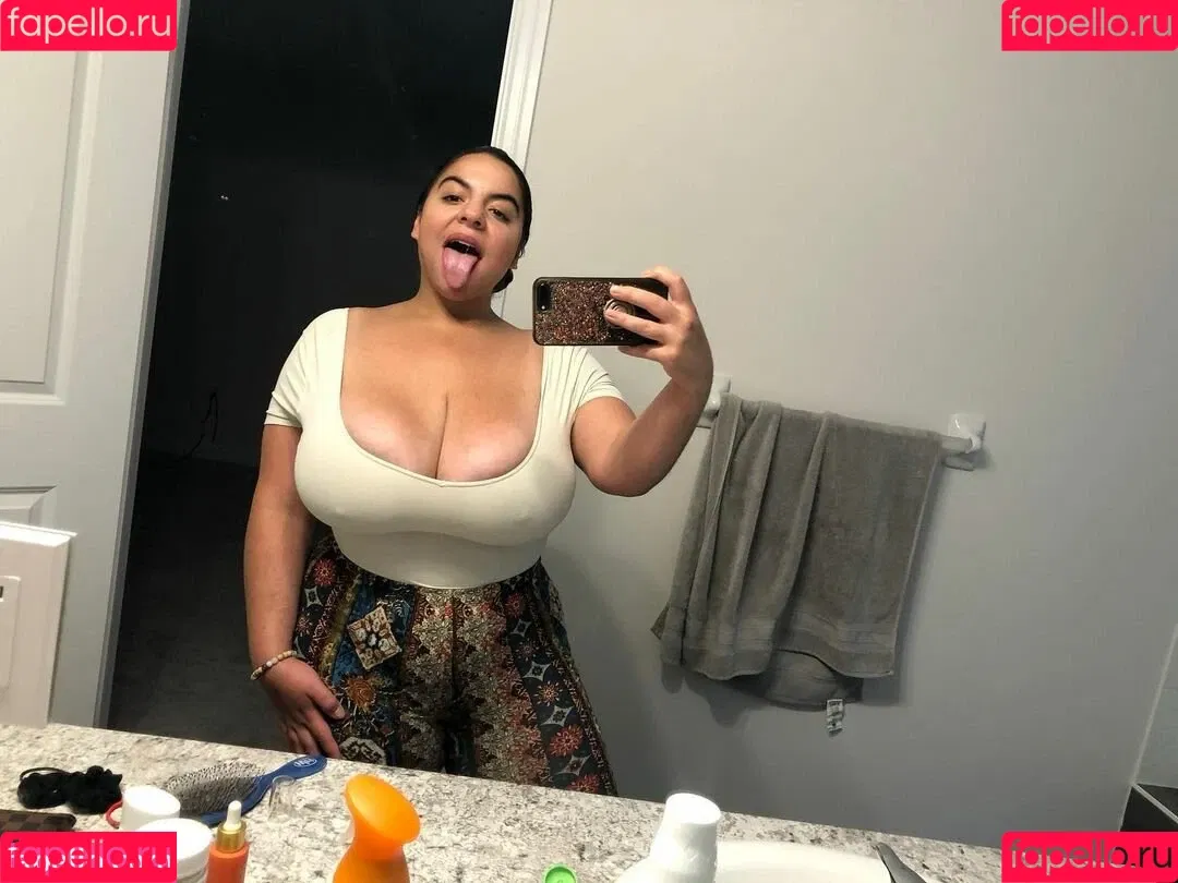 iloveteniah Onlyfans Photo Gallery 