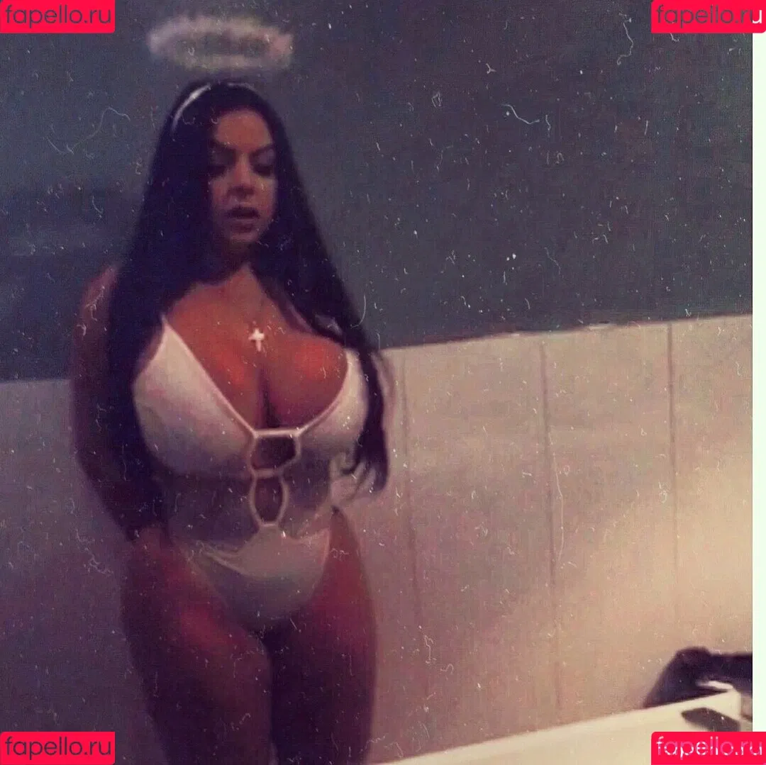 iloveteniah Onlyfans Photo Gallery 