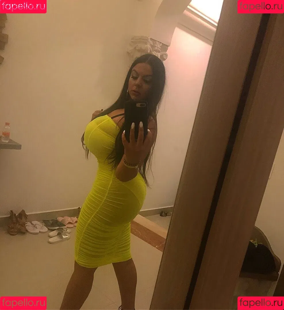 iloveteniah Onlyfans Photo Gallery 