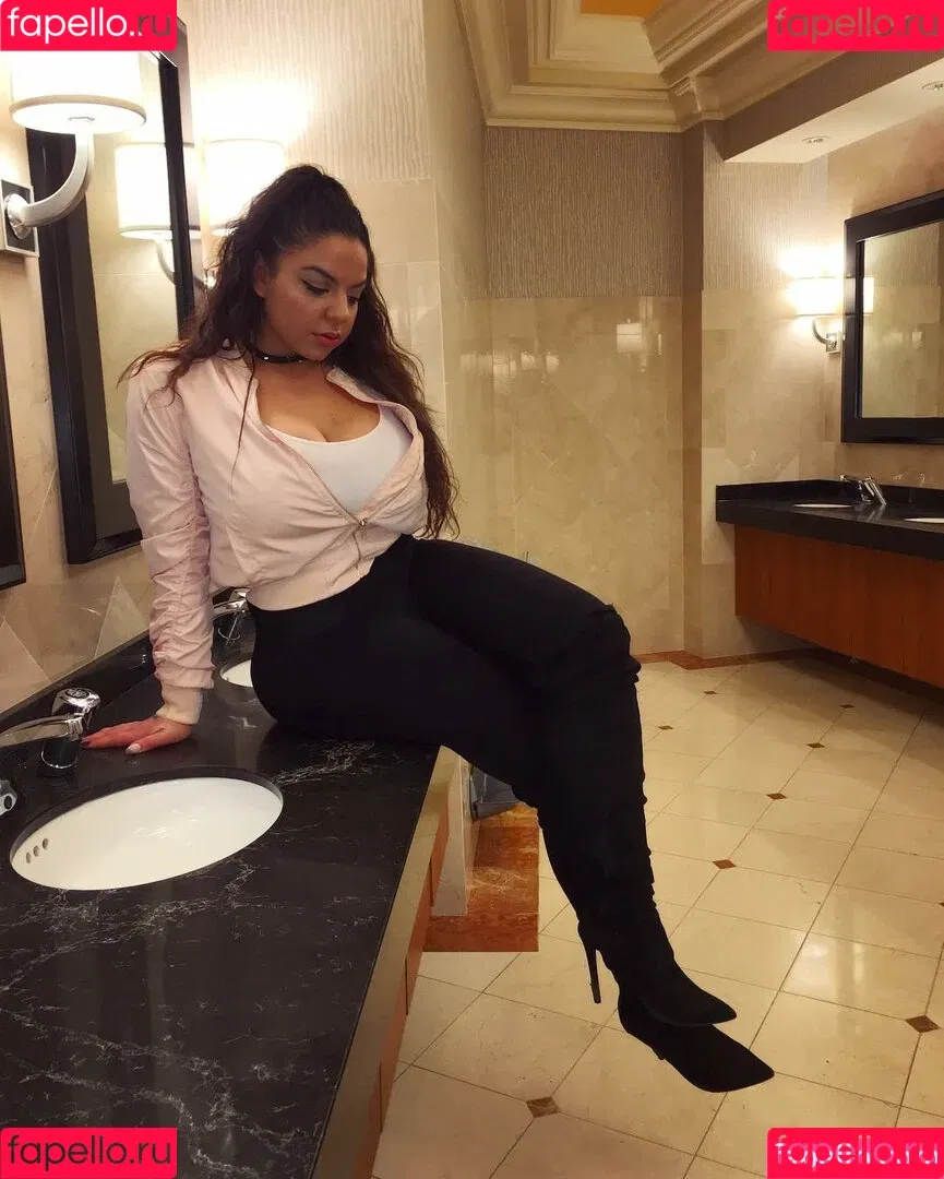iloveteniah Onlyfans Photo Gallery 