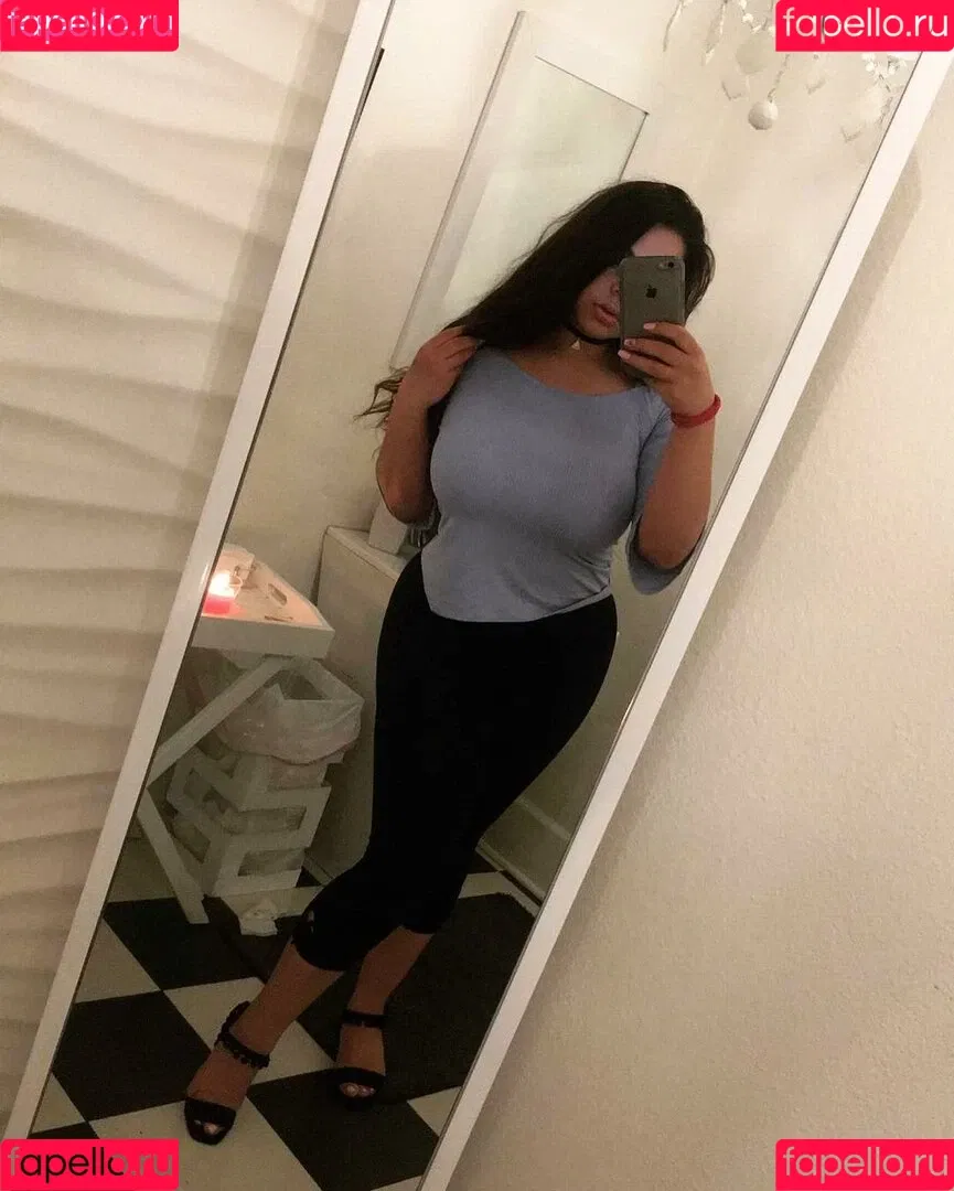 iloveteniah Onlyfans Photo Gallery 