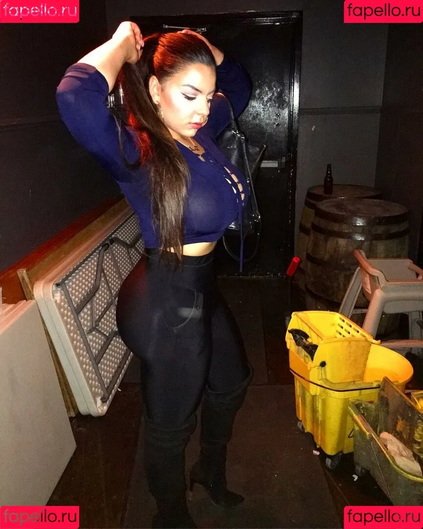 iloveteniah Onlyfans Photo Gallery 