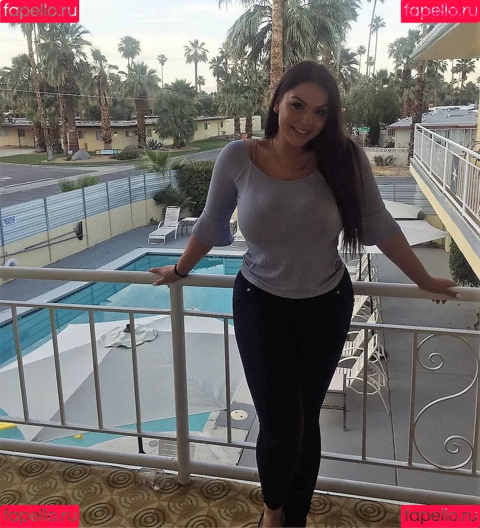 iloveteniah Onlyfans Photo Gallery 