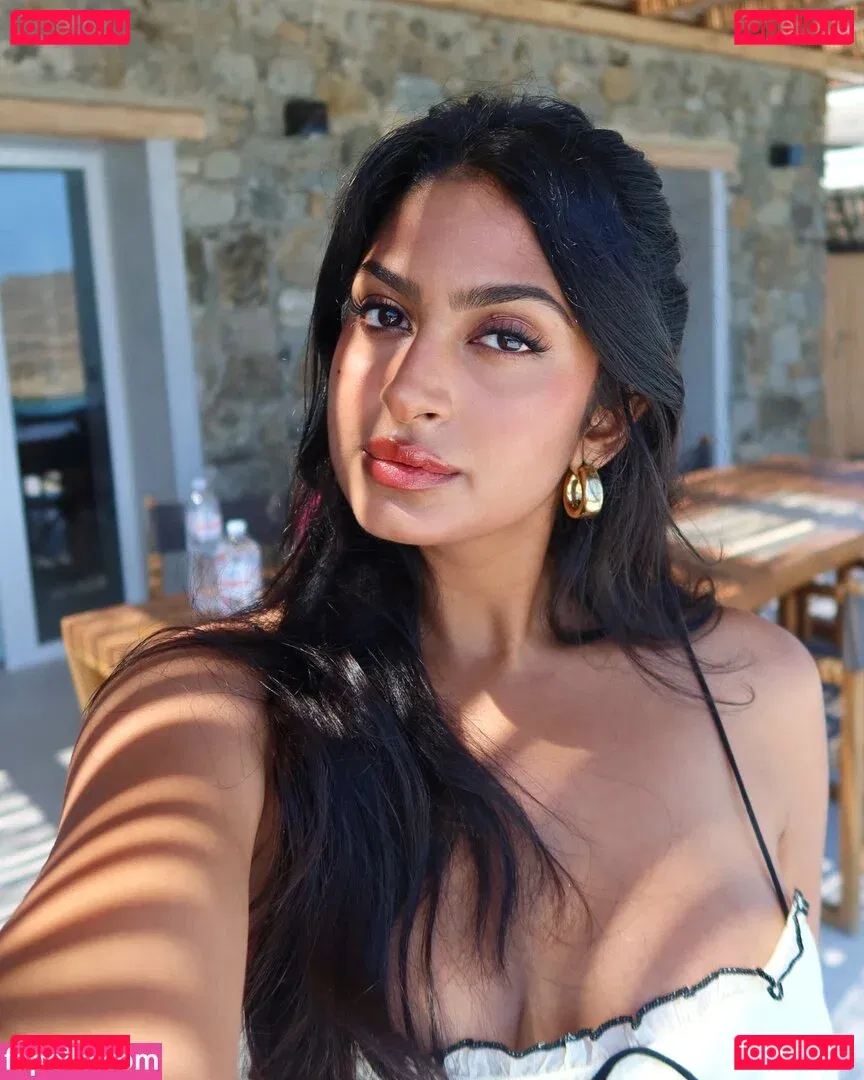 Shreya Arun Onlyfans Photo Gallery 