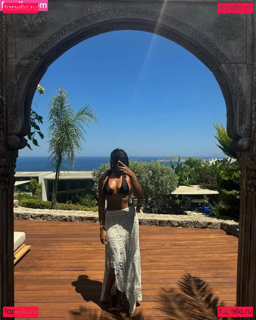 Shreya Arun Onlyfans Photo Gallery 