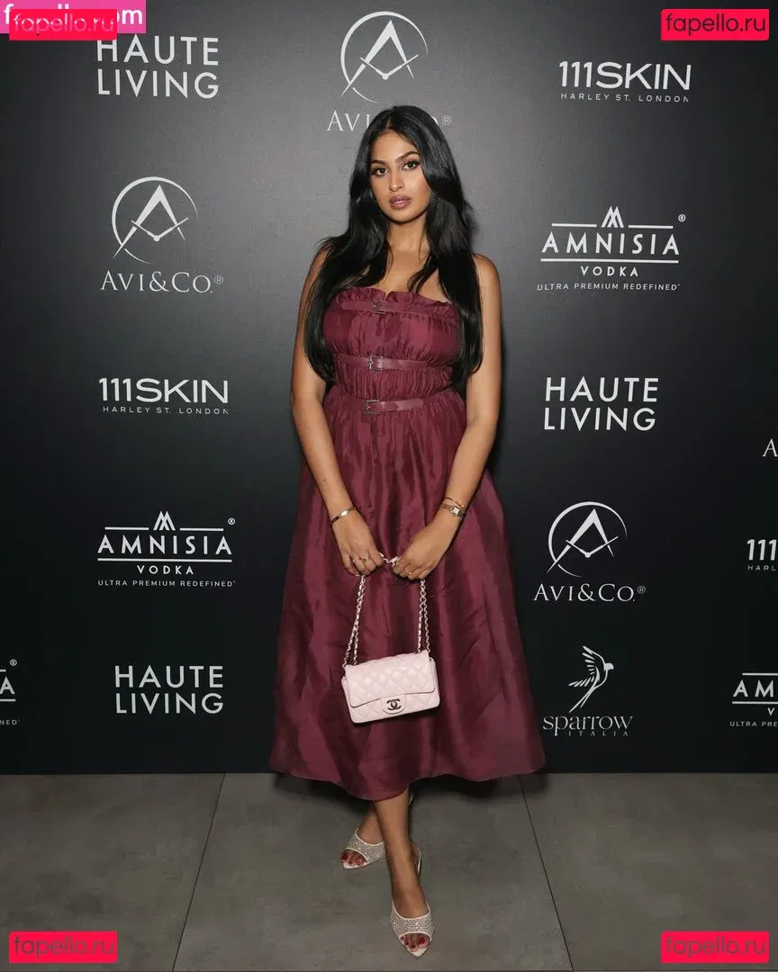 Shreya Arun Onlyfans Photo Gallery 