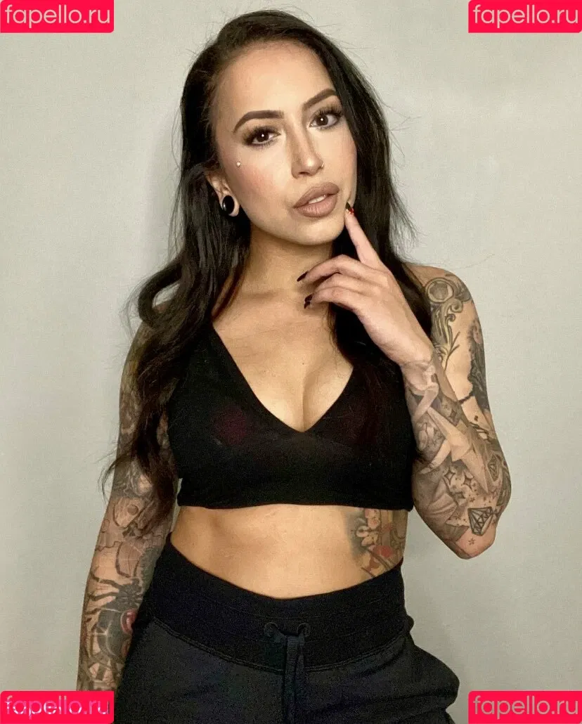 meghanelle Onlyfans Photo Gallery 