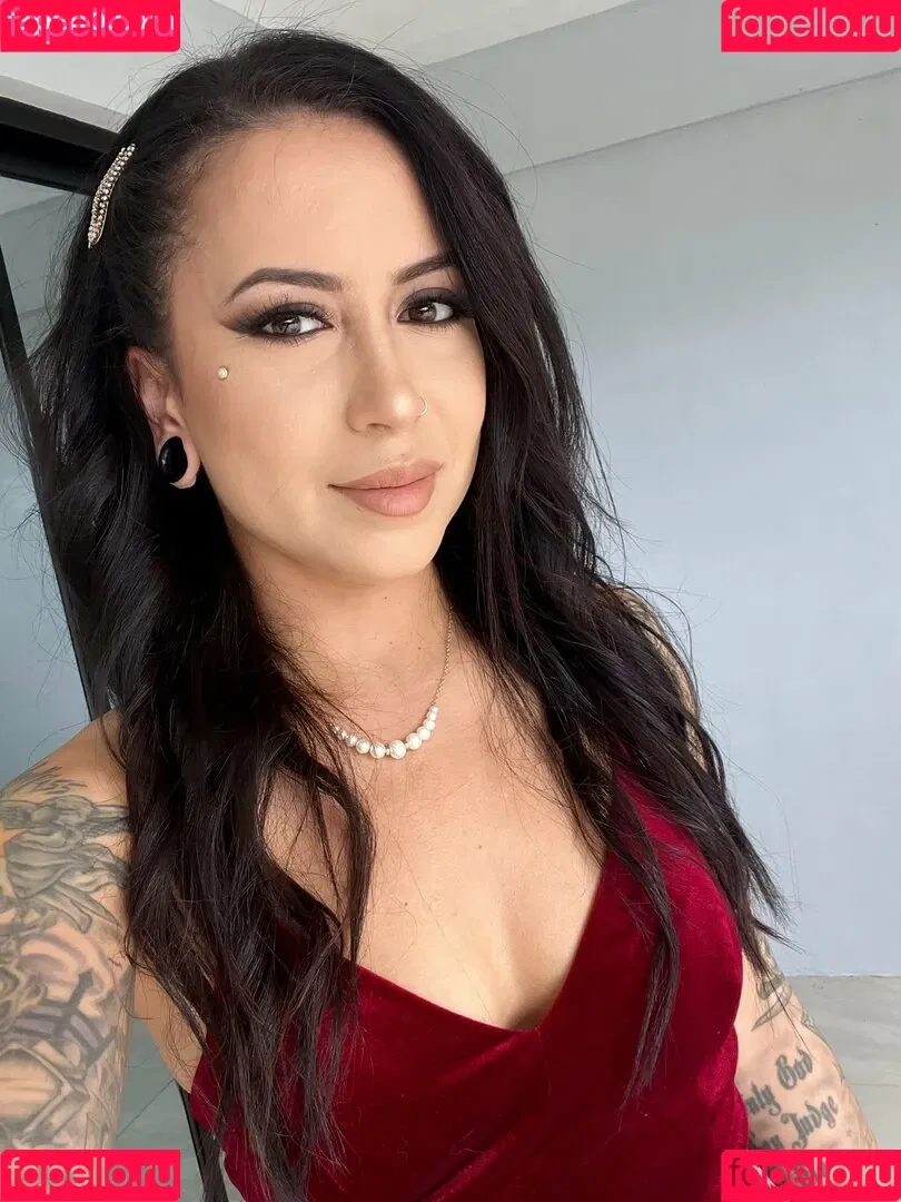 meghanelle Onlyfans Photo Gallery 