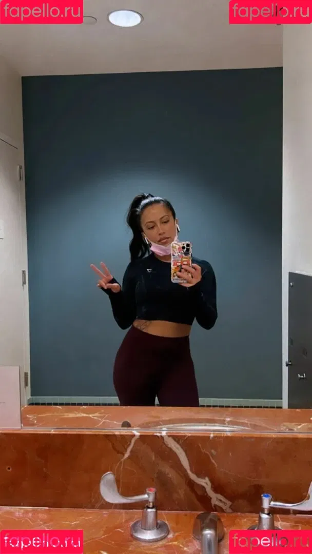 meghanelle Onlyfans Photo Gallery 
