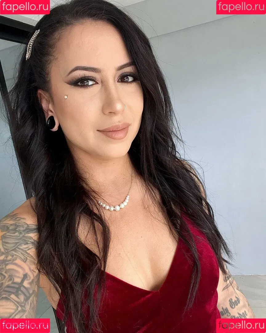 meghanelle Onlyfans Photo Gallery 