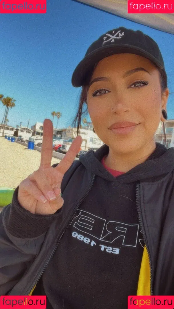 meghanelle Onlyfans Photo Gallery 